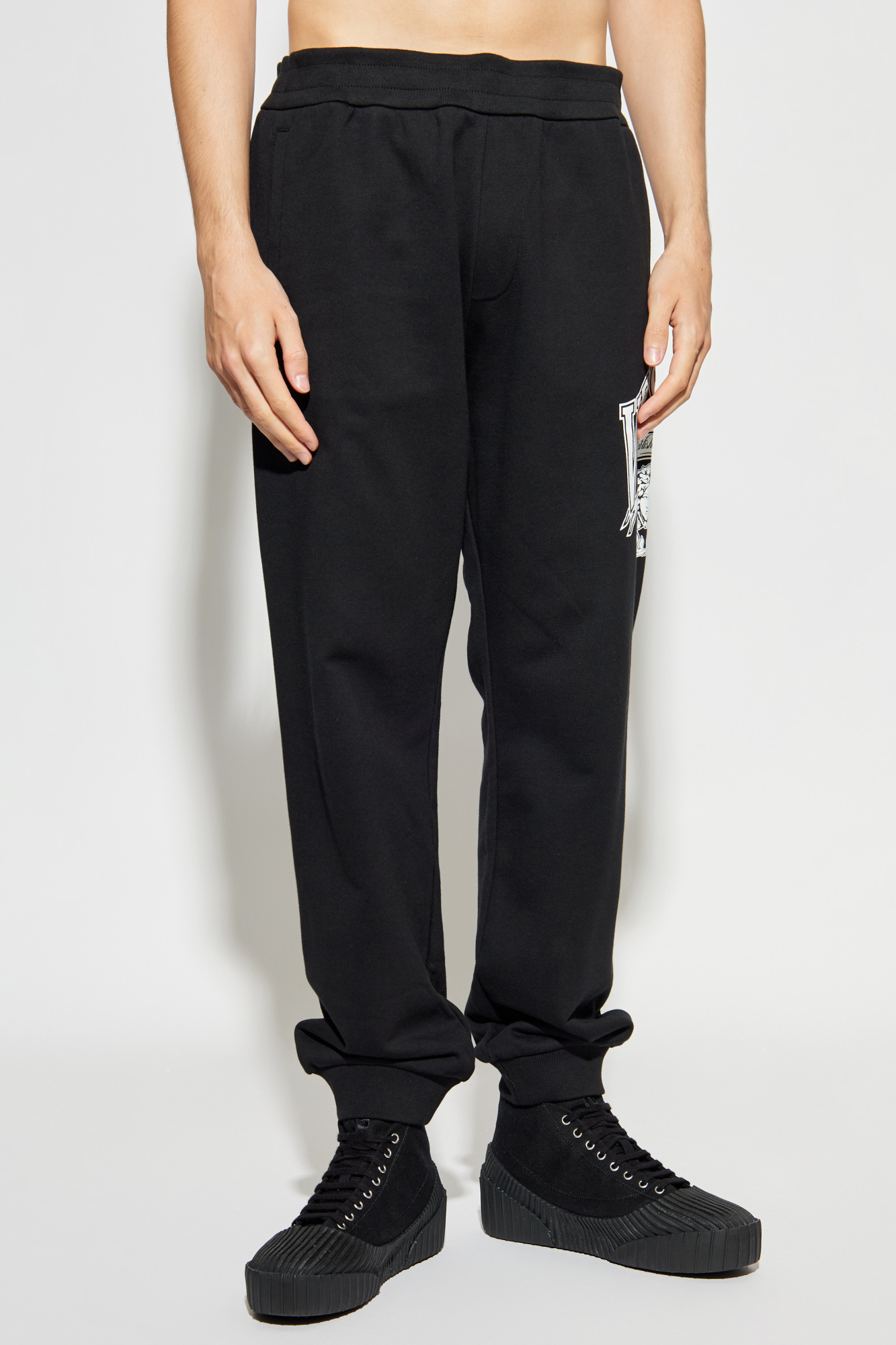 ボトムスその他 VERSACE SS23 JOGGING PANTS WITH LOGO (1008001_1A065332B020) Logo embroidered jogging pants | Emporium